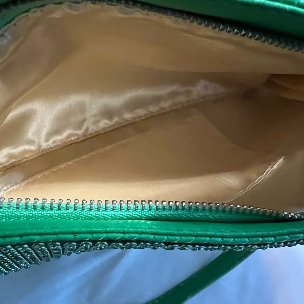 Chic Green Shoulder Bag for Women